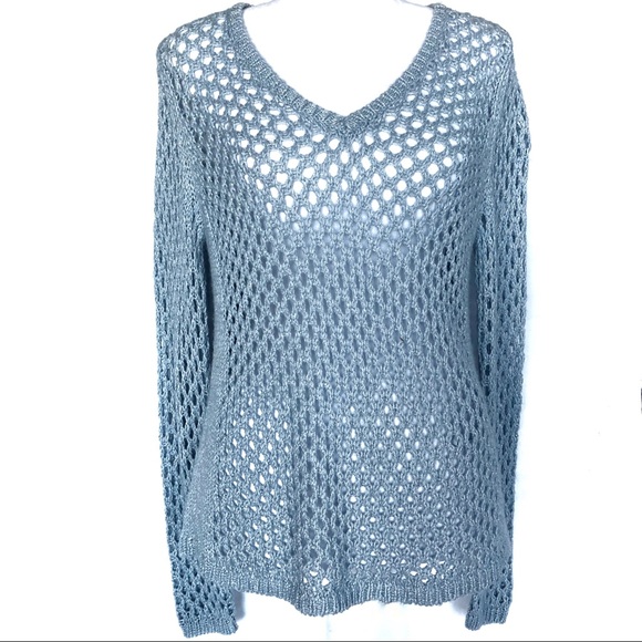 CHICOS Light Blue Lightweight V Neck Top S… - Picture 4 of 7